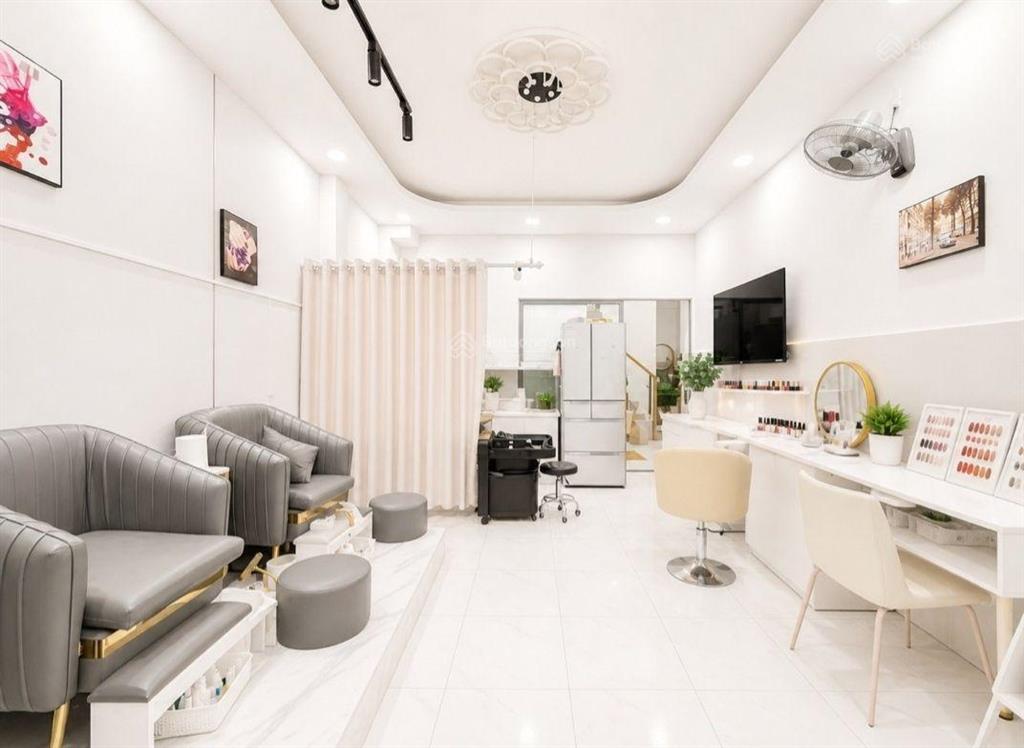 Nhà d1 nguyễn văn thương p25 hxh 40m² 4pn 5 wc, gần tòa 81, hẻm thông suốt.