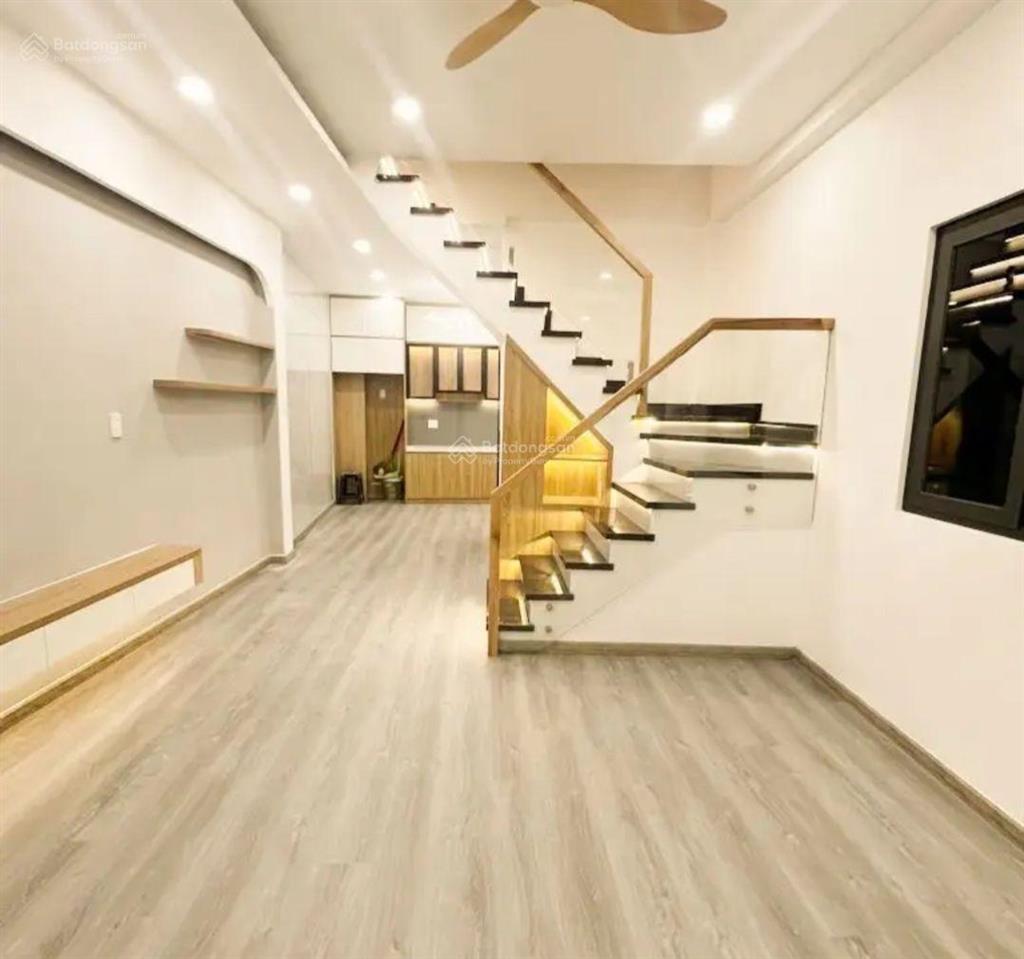 Nhà nở hậu, sát phạm văn đồng 2 lầu 5 pn 7,3 tỷ tiện đi sân bay, các ngả đều thông.