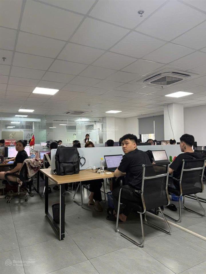 Bán tòa văn phòng dương khuê lô góc 140m2 9 tầng thang máy dòng tiền 250tr/tháng