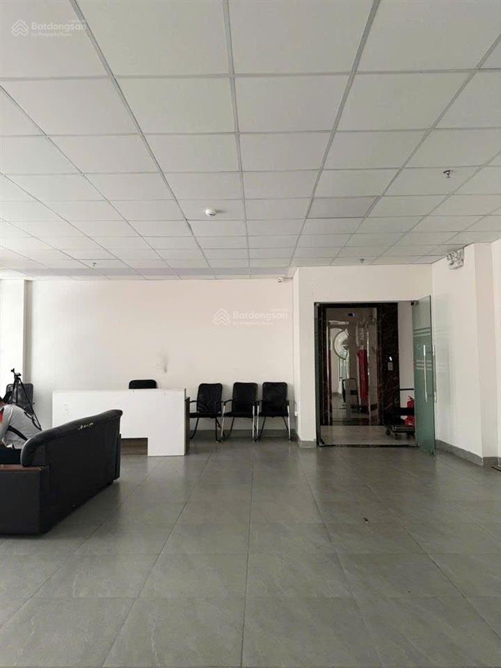 Bán tòa văn phòng dương khuê lô góc 140m2 9 tầng thang máy dòng tiền 250tr/tháng