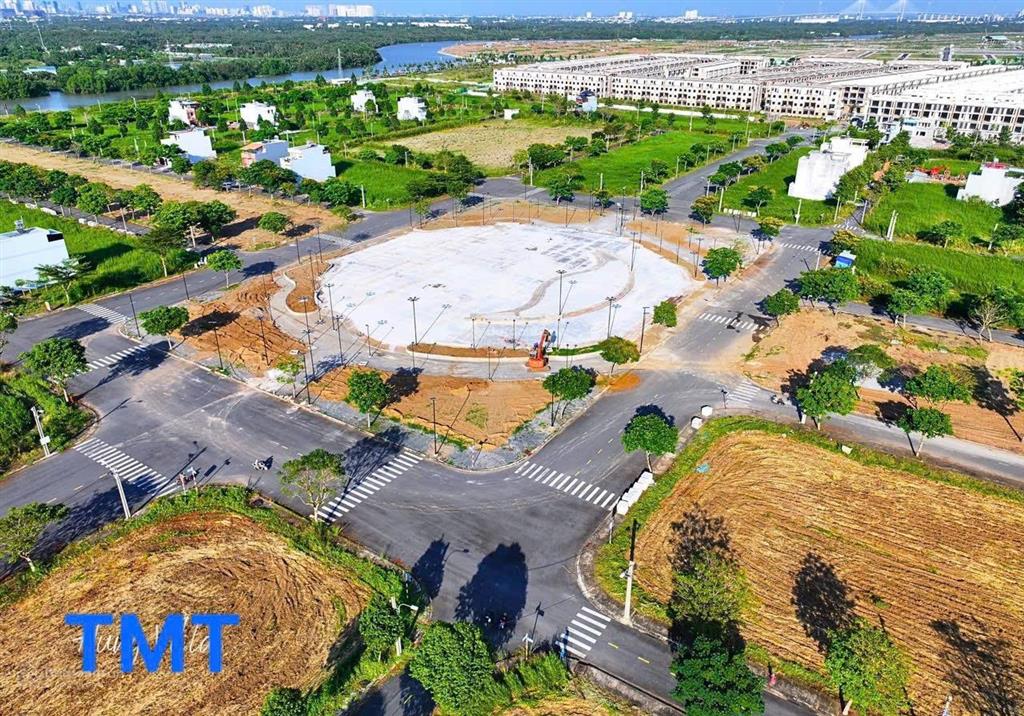 Hàng vip, saigon village, lg 15 m giá chỉ 2 tỷ 060 triệu. dt 80m2, gần sông mát mẻ