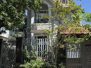 Nhà riêng, 1 tầng hầm, 1 trệt,1/2 lầu.