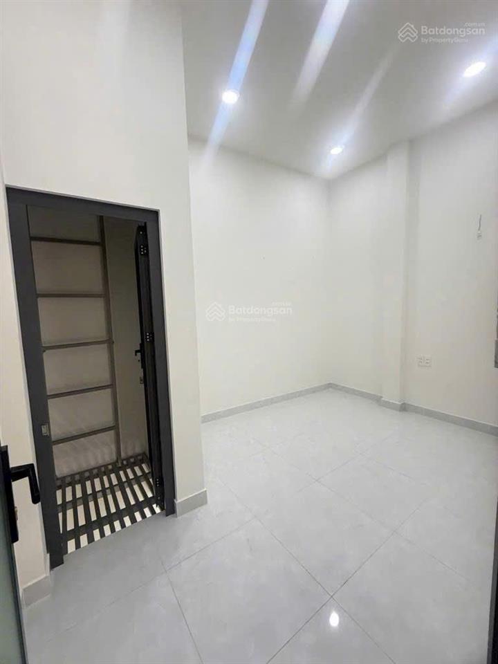 Siêu hiếm  ô tô đổ cổng  dt 30m2  q bình thạnh  giá 4.2 tỷ