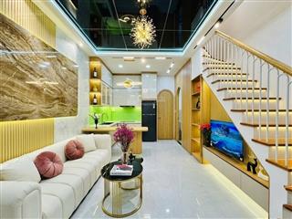 Kế bên ubnd quận bình thạnh 29m2 (thực tế sử dụng 49m2)  ngang 3.4m rộng thoáng  thửa vuông vức