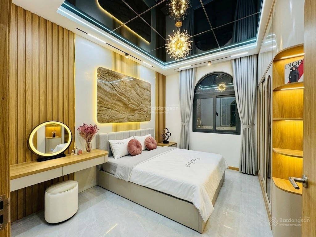 Kế bên ubnd quận bình thạnh 29m2 (thực tế sử dụng 49m2)  ngang 3.4m rộng thoáng  thửa vuông vức