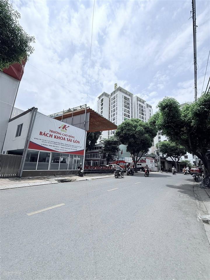 Biệt thự cổ phong cách cổ điển  dtsd 163m2  3 tầng  9.6x17  vuông a4  hxh 7m