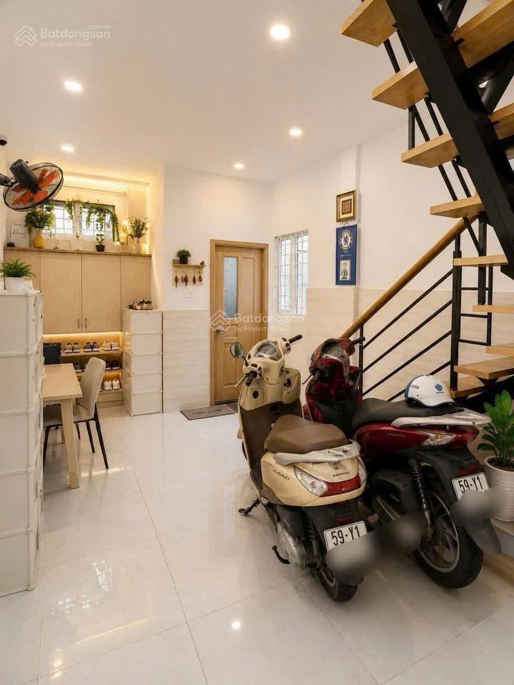 Gần ngã tư phú nhuận  20m ra mặt tiền  hẻm ô tô  vuông vức  giá 7.x tỷ