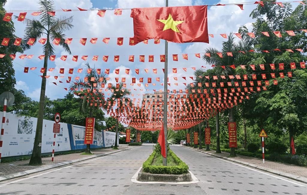 Bán nhà cổ nhuế, đức thắng, đông ngạc, học viện tài chính & cảnh sát, 5pn, 45m2, oto, 7.7 tỷ