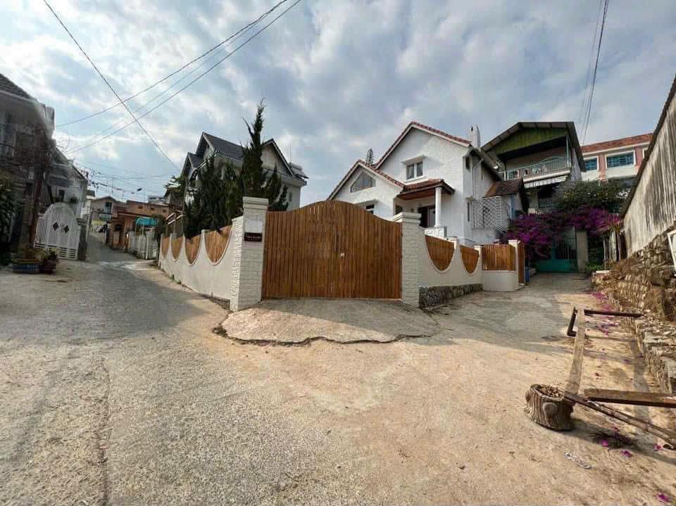 BÁN VILLA PHONG CÁCH PHÁP CỔ ĐIỂN – TRUNG TÂM ĐÀ LẠT – DÒNG TIỀN 30 TRIỆU/THÁNG