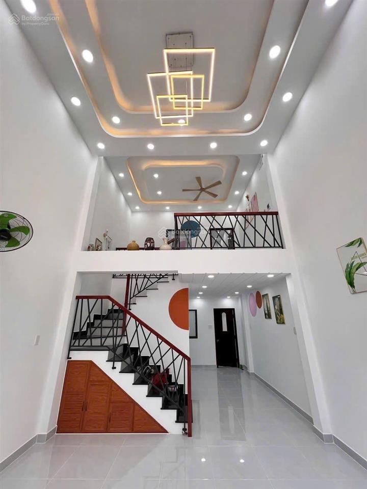 Hạ giá 200tr bán nhanh nhà mới full nội thất 5x25m, trệt 1 lầu, ngay chợ long thượng
