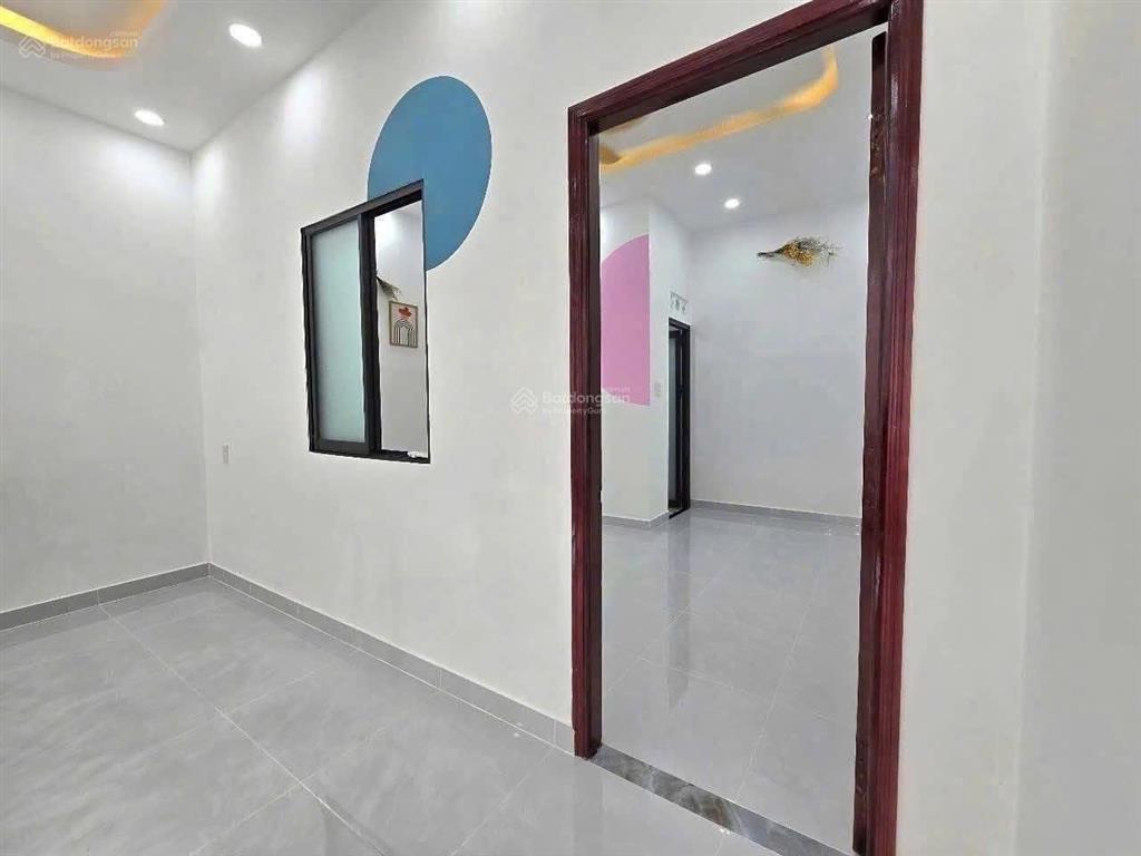 Hạ giá 200tr bán nhanh nhà mới full nội thất 5x25m, trệt 1 lầu, ngay chợ long thượng