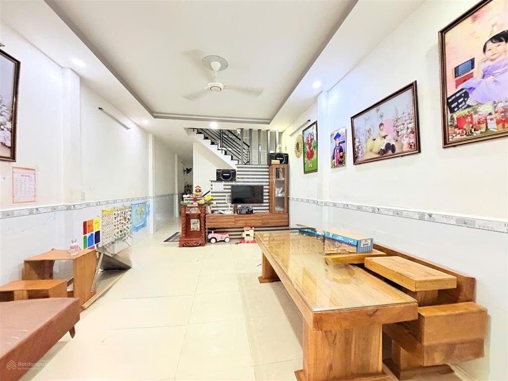 Bán nhà hẻm xe tải gần chợ tân hương  4.2x20m  1 lầu  giá tốt 7.9 tỷ