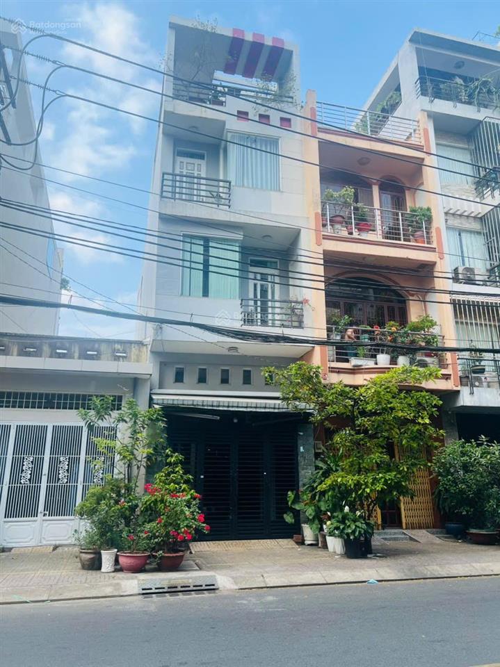 Mặt tiền thống nhất cách chợ 200m. dt 4x19m, 3 lầu giá tốt 13.5 tỷ