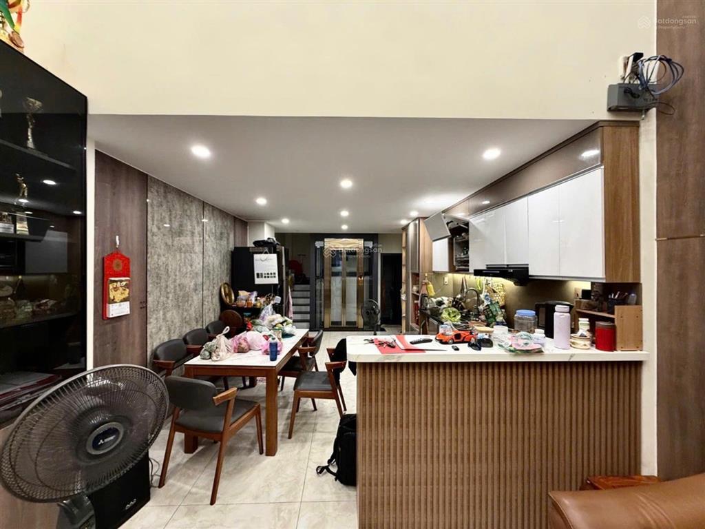Chỉ 8 tỷ, nhà mới gò dầu (thang máy), 5pn, gần siêu thị
