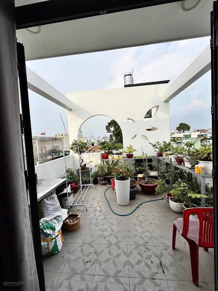 Chỉ 8 tỷ, nhà mới gò dầu (thang máy), 5pn, gần siêu thị