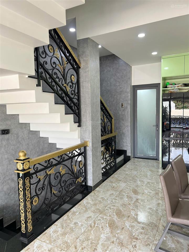 Nhà đẹp kênh tân hóa  ngang 5.8m  dts 163.6m2  8.29 tỷ