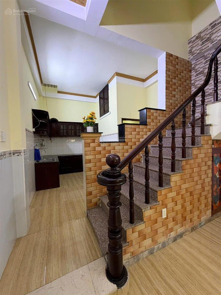 Nhà gần tô hiệu hẻm xe hơi 2 lầu sân thượng 5.85 tỷ
