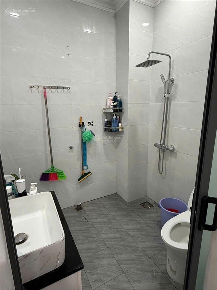 Nhà đẹp ở liền gần chợ trần văn ơn 2 tầng giá 5.7 tỷ