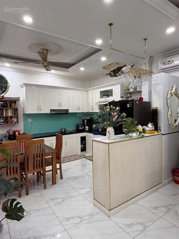 Nhà đẹp ở liền gần chợ trần văn ơn 2 tầng giá 5.7 tỷ