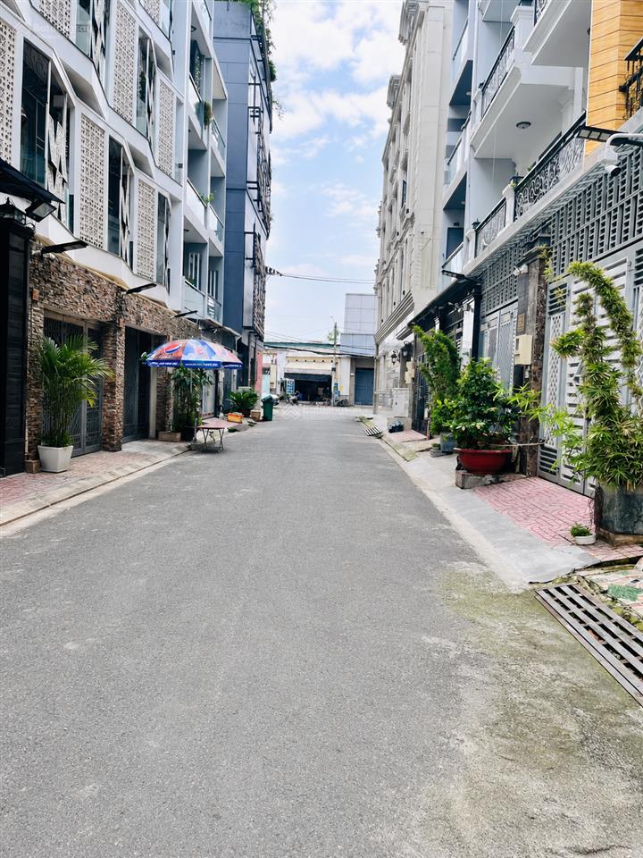Đất đẹp giá rẻ lê quát giá 8 tỷ giáp quận 11, gần đầm sen