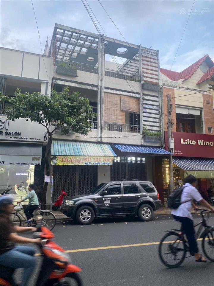 Nhà mặt tiền rộng  chủ cần tiền gấp giảm 4 tỷ so với giá ban đầu