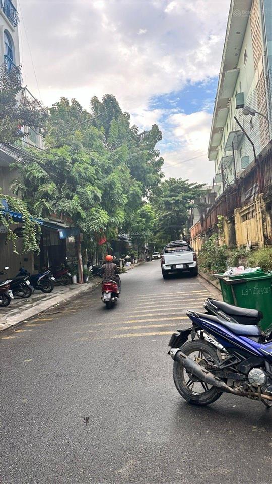 Bán tòa căn hộ 6 tầng sát phan đăng lưu  ngang 10m  dòng tiền 120tr/1tháng