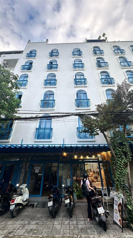 Bán tòa căn hộ 6 tầng sát phan đăng lưu  ngang 10m  dòng tiền 120tr/1tháng