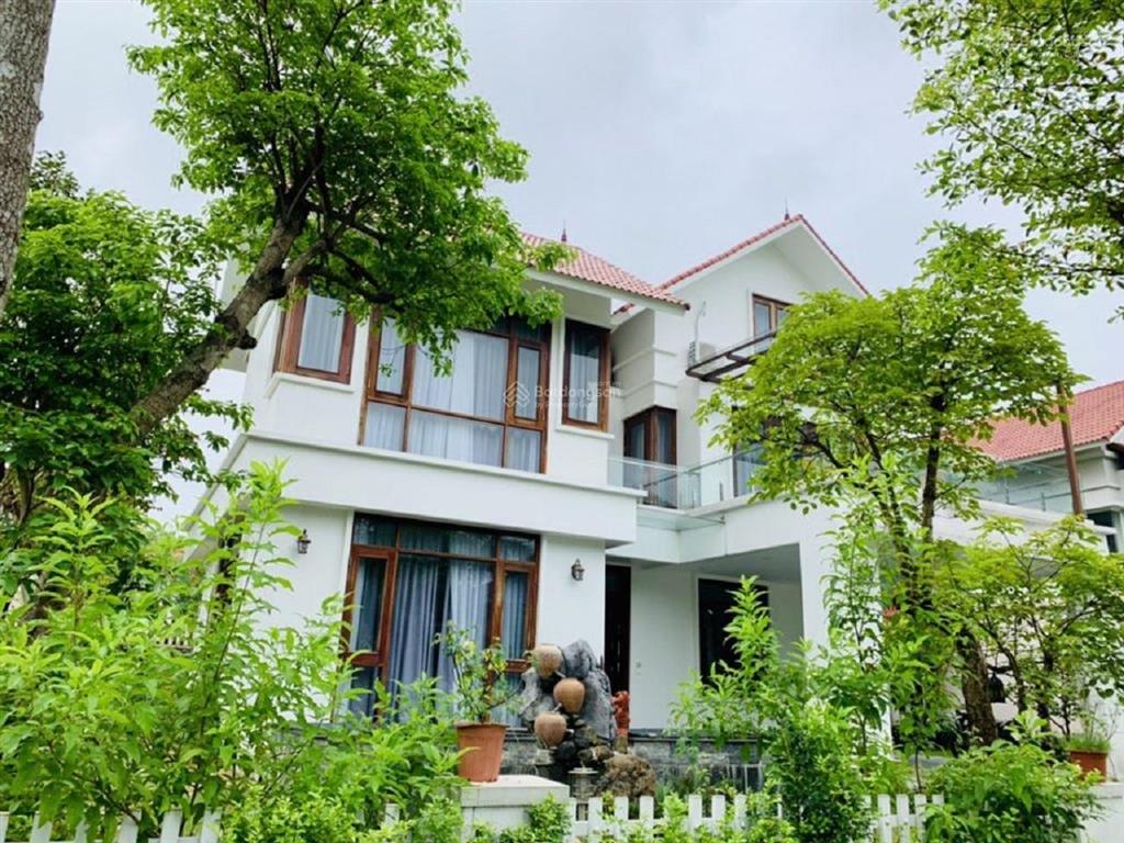 Chính chủ cần bán căn song lập diện tích 270m2 gần suối, xây thô mặt ngoài giá 15,5 tỷ