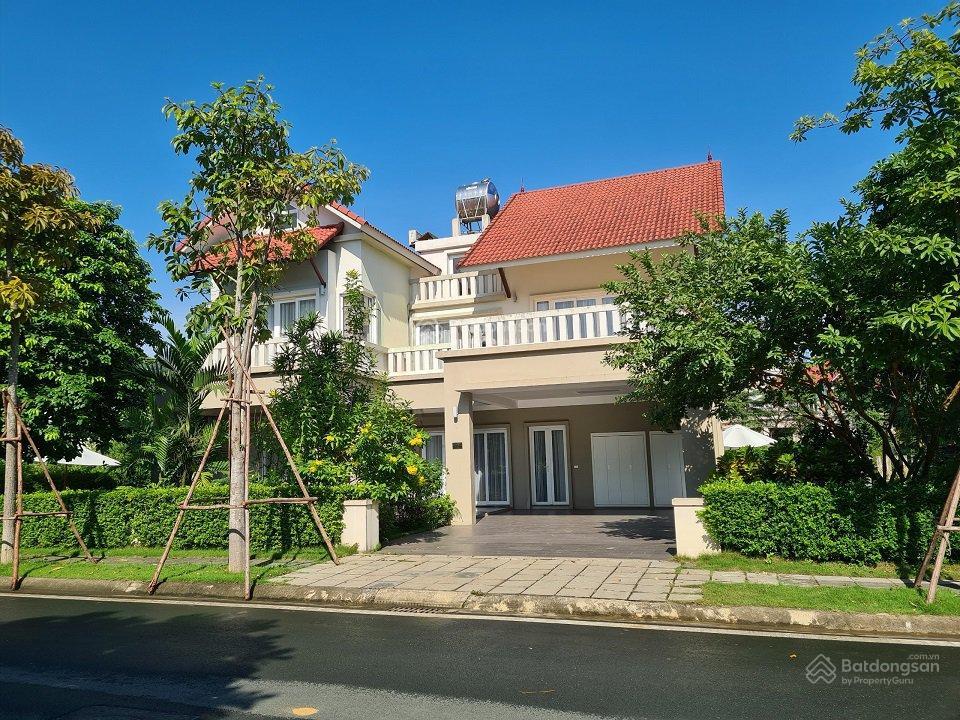 Chính chủ cần tiền bán gấp căn bt đơn lập xanh villas 300m2 gần club house, view đẹp, giá rẻ.