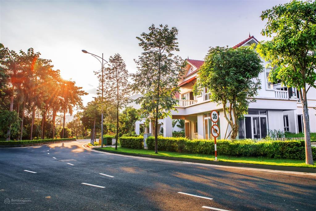 Chính chủ cần bán căn song lập xanh villas 270m2 thoáng mát, giá chỉ 15,5ty gần suối.