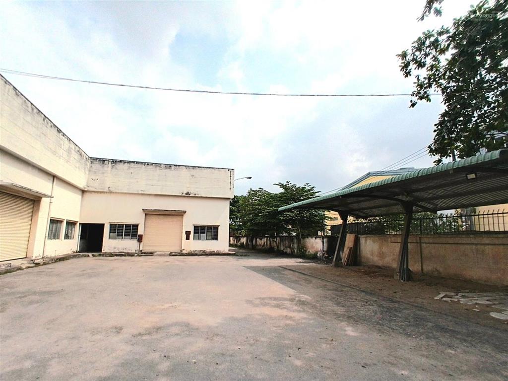 Bán đất quốc lộ 1a 4032.8m²  300 tỷ  lô góc, xe tải ra vào thuận tiện, phù hợp làm nhà xưởng