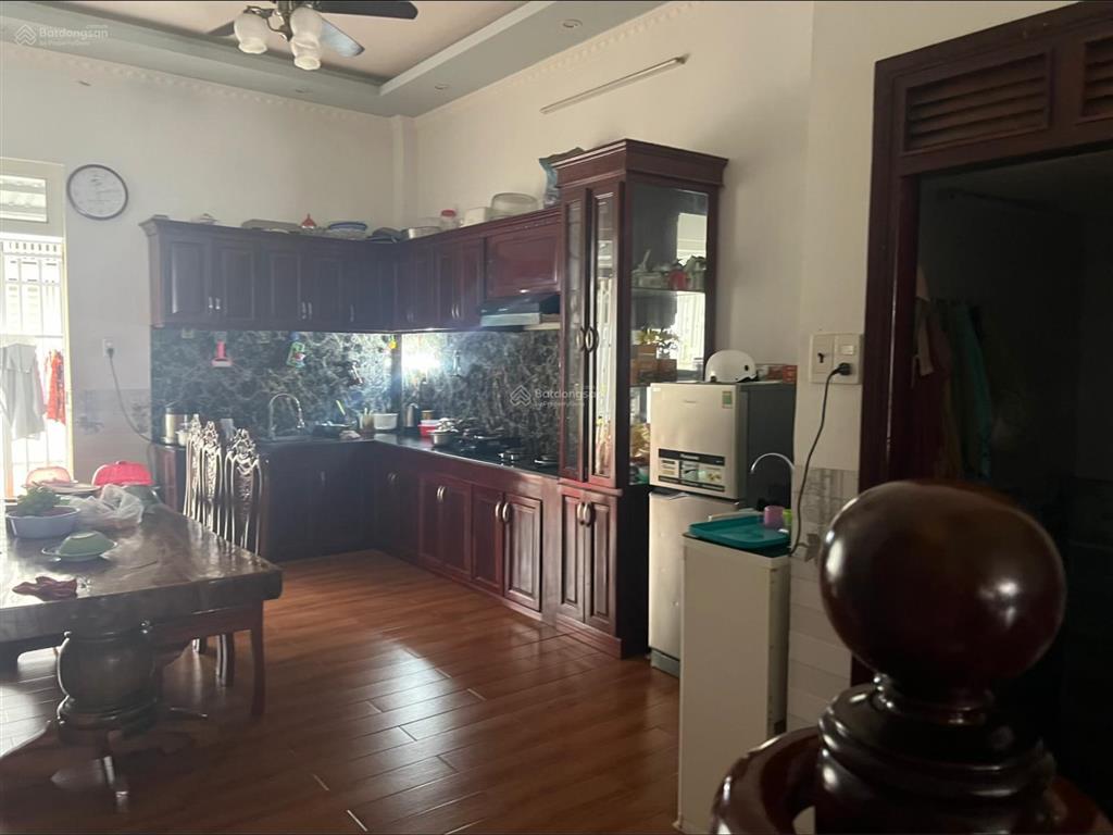 Chính chủ cần bán nhà ở riêng lẻ. một chệt, 2 lầu, vị trí 2 mặt tiền đường lớn.