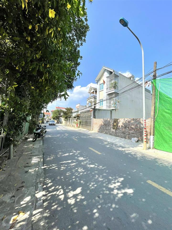 Anh trai nhờ bán gấp đất xã phú nghĩa  chương mỹ 76m2, mặt tiền 6m, đường 3 ô tô, vỉa hè. 1.x tỷ