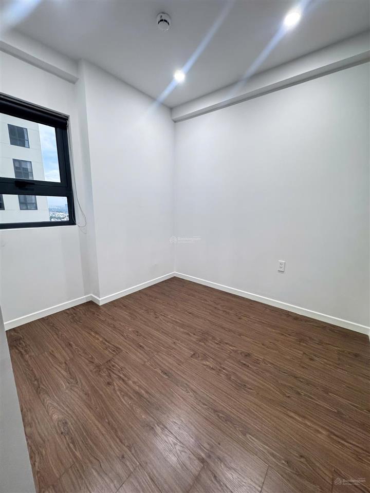 Cho thuê căn 2pn tháp emerald bcons city  giá sale tốt 6.5tr, căn cuối