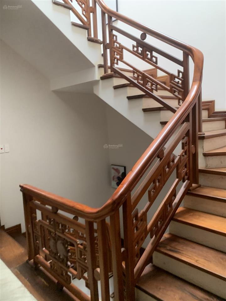 Nhà đẹp 5 tầng nội thất gỗ hương cao cấp sổ đỏ chính chủ, phong thuỷ tốt, thoáng mát