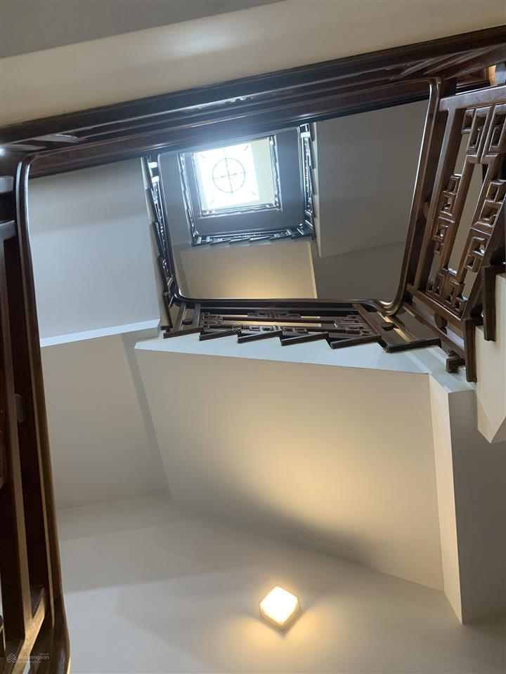 Nhà đẹp 5 tầng nội thất gỗ hương cao cấp sổ đỏ chính chủ, phong thuỷ tốt, thoáng mát