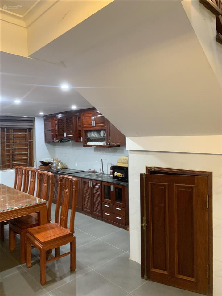 Nhà đẹp 5 tầng nội thất gỗ hương ta cao cấp, sổ đỏ chính chủ, phong thuỷ tốt, thoáng mát