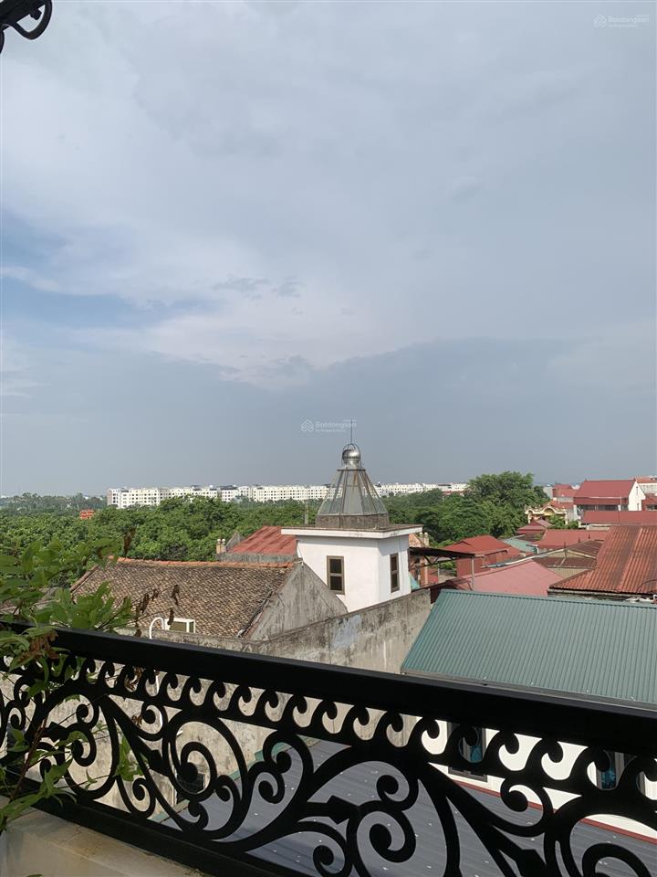 Nhà đẹp 5 tầng nội thất gỗ hương ta cao cấp, sổ đỏ chính chủ, phong thuỷ tốt, thoáng mát