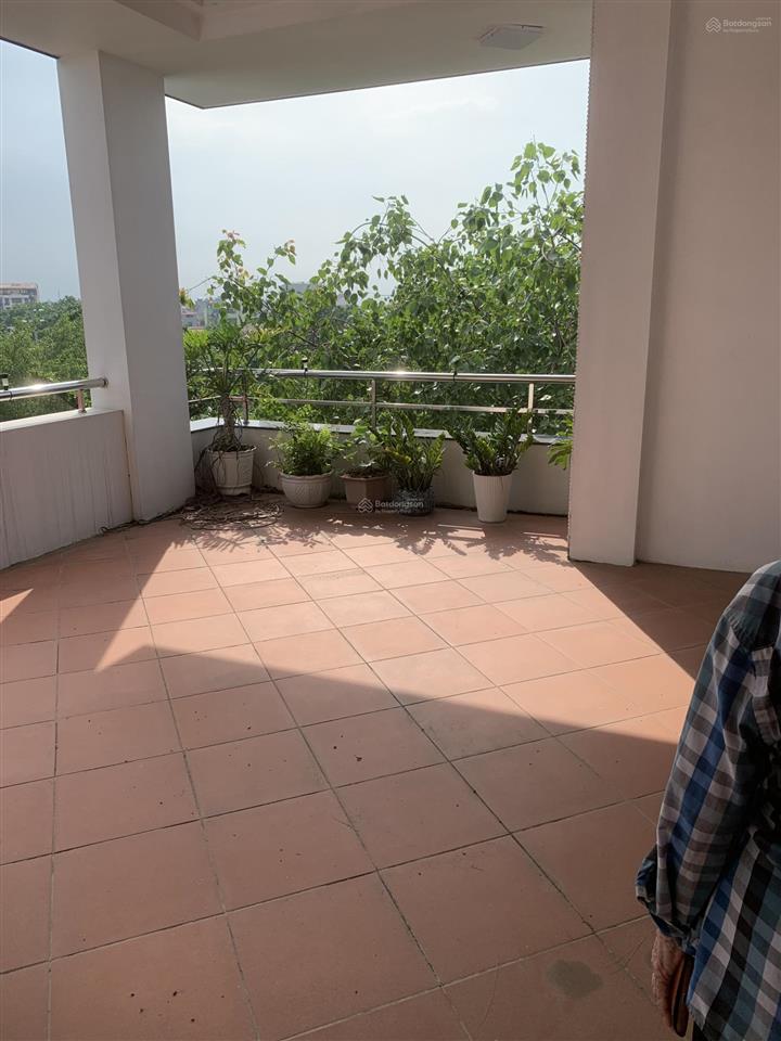 Nhà đẹp 5 tầng nội thất gỗ hương ta cao cấp, sổ đỏ chính chủ, phong thuỷ tốt, thoáng mát
