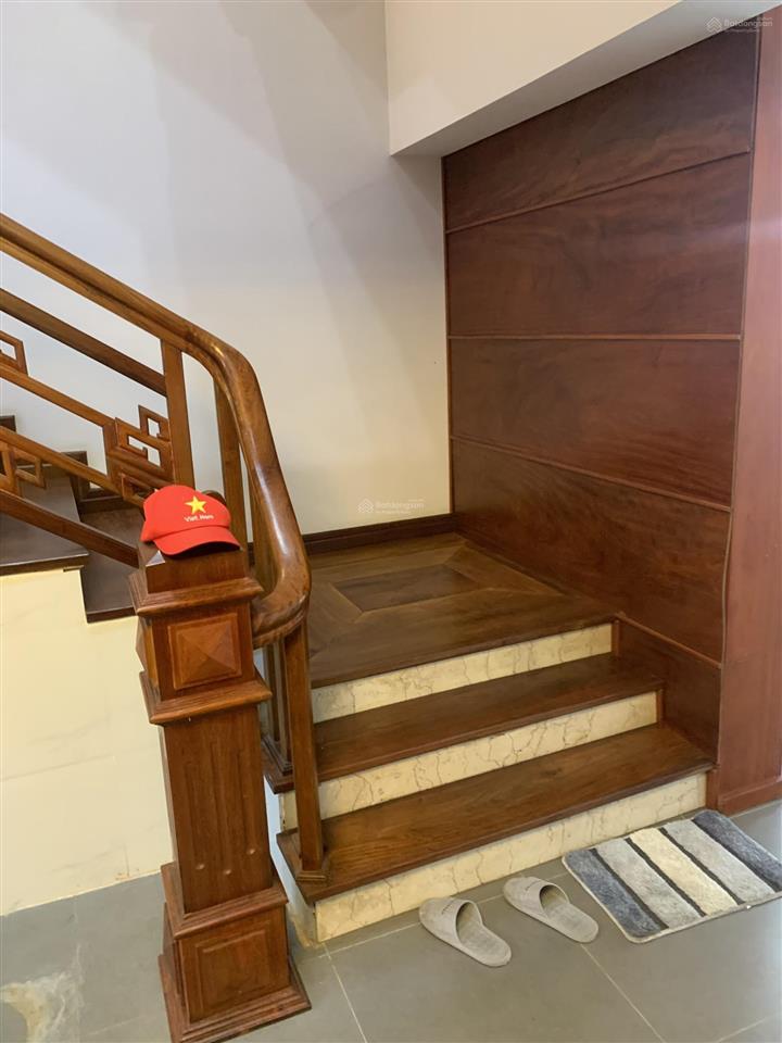 Nhà 5 tầng đẹp nội thất toàn bộ gỗ hương ta cao cấp gia chủ để lại hết, sổ đỏ nét căng