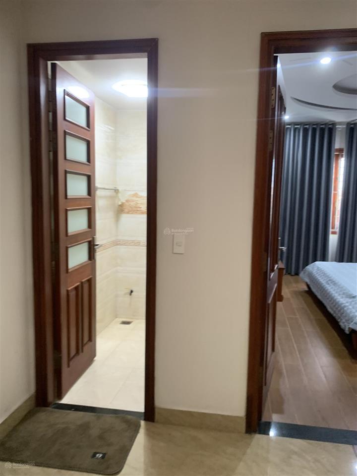 Nhà 5 tầng đẹp nội thất toàn bộ gỗ hương ta cao cấp gia chủ để lại hết, sổ đỏ nét căng