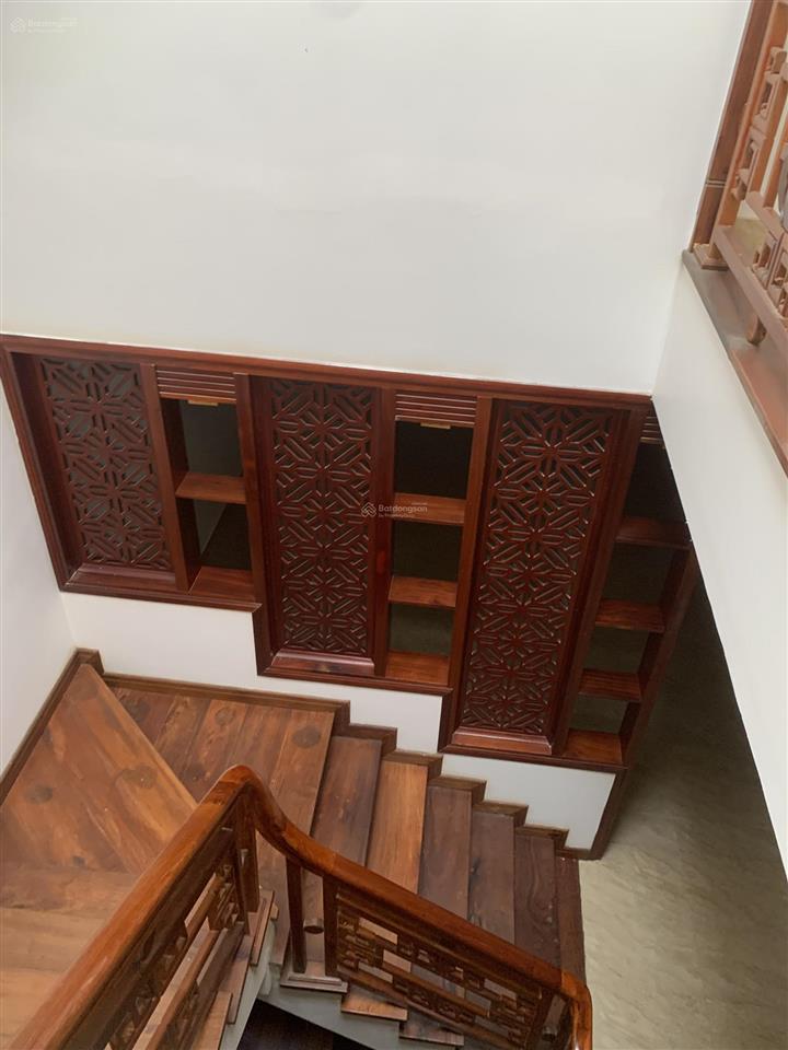Nhà 5 tầng đẹp nội thất toàn bộ gỗ hương ta cao cấp gia chủ để lại hết, sổ đỏ nét căng
