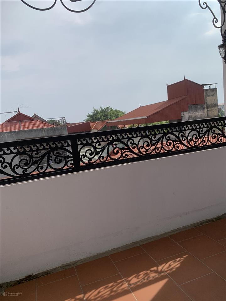 Nhà 5 tầng đẹp nội thất toàn bộ gỗ hương ta cao cấp gia chủ để lại hết, sổ đỏ nét căng