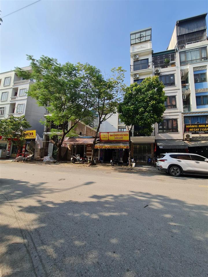 Đất phân lô tđc phú diễn  đối diện trường đh tài nguyên và môi trường  100m2 mặt tiền 6m
