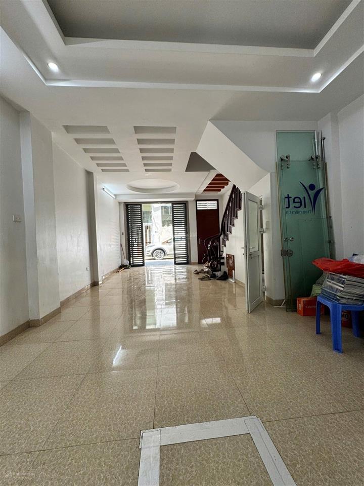 Cho thuê nhà nguyên căn hoàng quốc việt, cầu giấy. phân lô 2 ô tô tránh. 45m2 x 5 tầng.