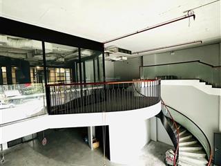 T òa văn phòng mặt phố xuân la diện tích ~270 m2 nhà 9 tầng mặt tiên 12m
chào bán 220 tỷ