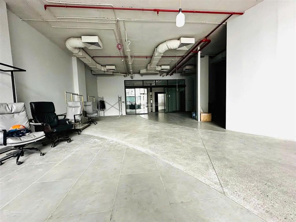 T òa văn phòng mặt phố xuân la diện tích ~270 m2 nhà 9 tầng mặt tiên 12m
chào bán 220 tỷ