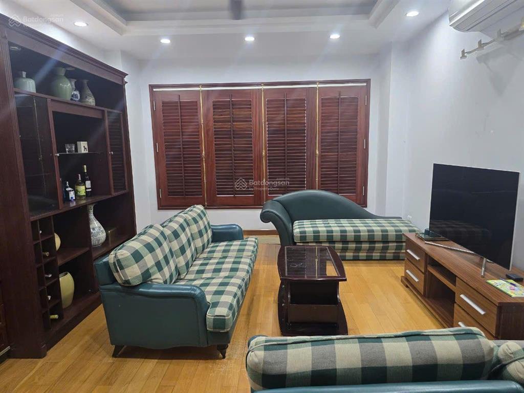 Hiếm khu vực lạc long quân sát lotte tây hồ nhà đẹp thang máy , 70m x 5t x mt 4,3 x giá 27,5 tỷ