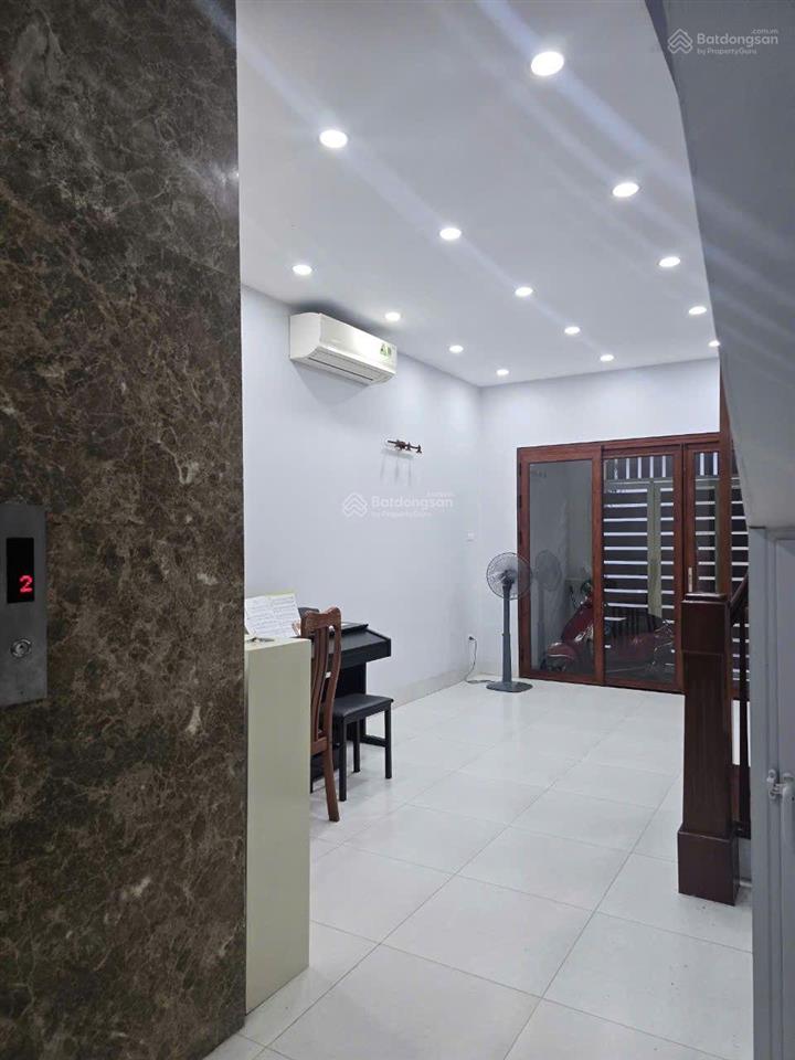 Hiếm khu vực lạc long quân sát lotte tây hồ nhà đẹp thang máy , 70m x 5t x mt 4,3 x giá 27,5 tỷ