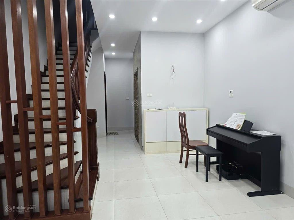 Hiếm khu vực lạc long quân sát lotte tây hồ nhà đẹp thang máy , 70m x 5t x mt 4,3 x giá 27,5 tỷ
